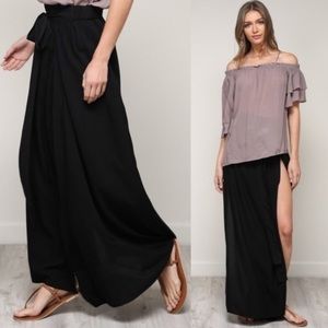 🆕 Black slit maxi skirt